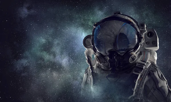 Raumfahrer im Astronautenanzug. Gemischte Medien — Stockfoto