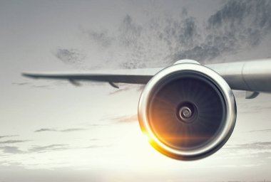 Uçağın gökyüzünde kapatın. Karışık teknik