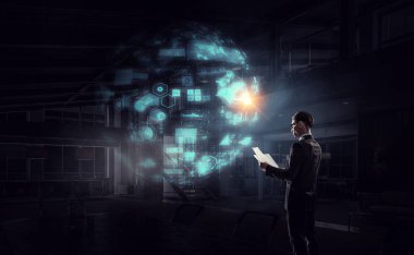 Ofisinde bir iş adamı. Karışık teknik