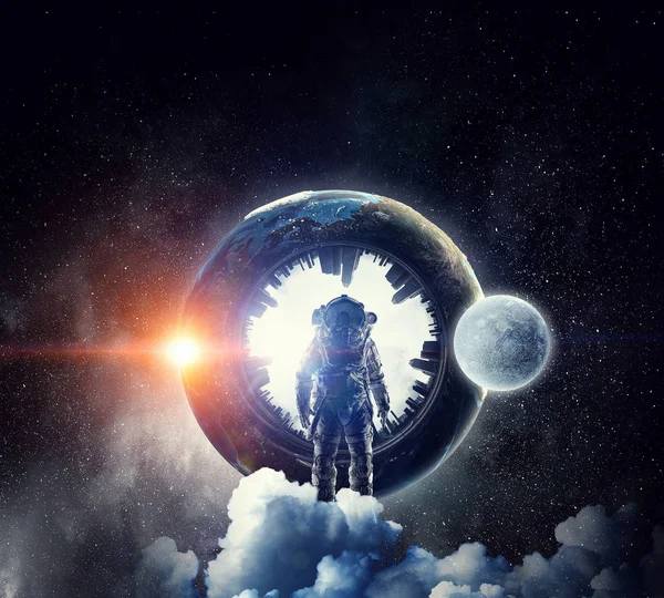 Uzay adamı serüveni. Karışık teknik