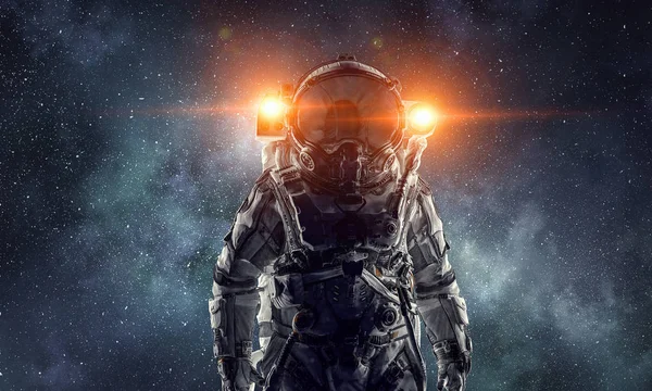 Uzay adamı serüveni. Karışık teknik