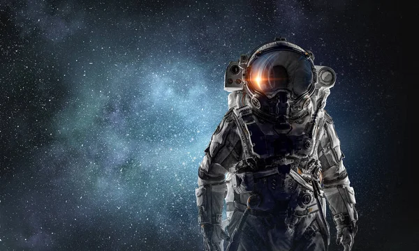 Uzay adamı serüveni. Karışık teknik