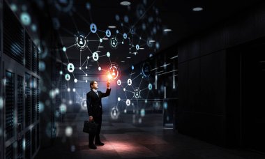 Ofisinde bir iş adamı. Karışık teknik