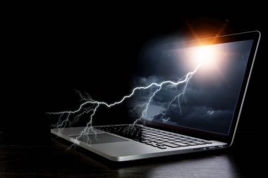Yıldırım ile dizüstü bilgisayar. Karışık teknik