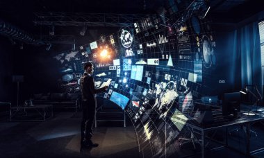 Ofisinde bir iş adamı. Karışık teknik