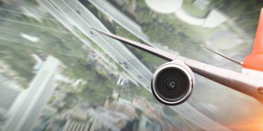 Uçağın gökyüzünde kapatın. Karma ortam. Karışık teknik