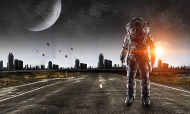 Uzay adamı serüveni. Karışık teknik