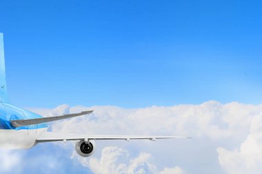 Uçak gökyüzünde. Karışık teknik