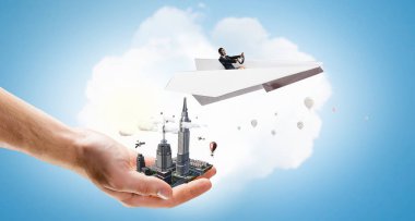 Kağıt Uçak içinde kadın pilot. Karışık teknik