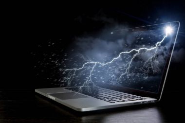 Yıldırım ile dizüstü bilgisayar. Karışık teknik