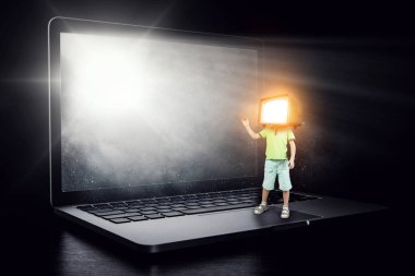 TV çocuk bağımlısı. Karışık teknik