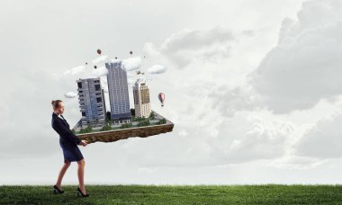 Kadın mühendis ve onun projesi. Karma ortam. Karışık teknik