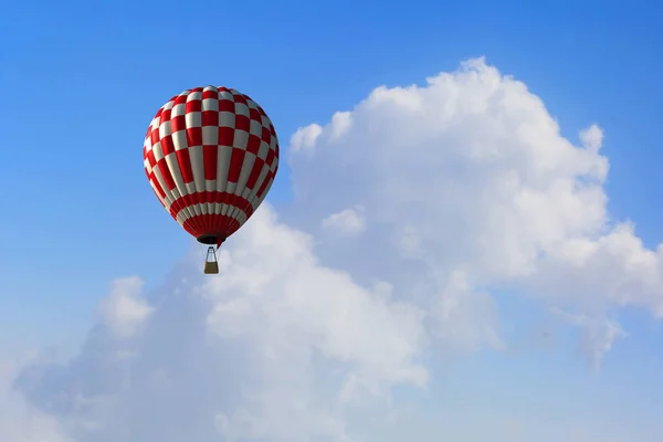 Aerostato a flutuar no céu. Meios mistos. Meios mistos — Fotografia de Stock