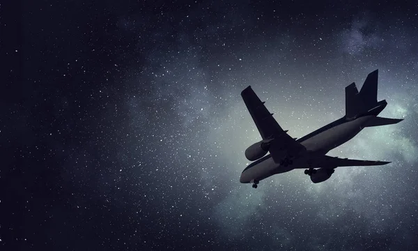 Uçak gökyüzünde. Karışık teknik — Stok fotoğraf