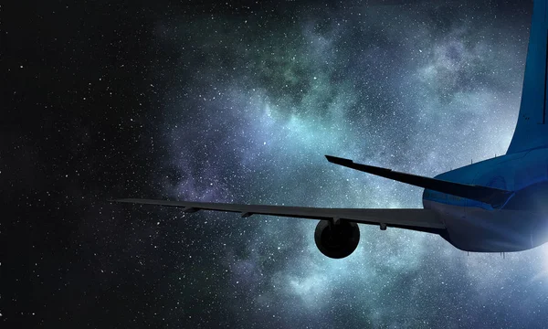 Silhueta de avião no céu. Meios mistos — Fotografia de Stock
