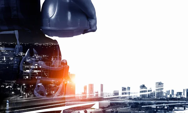 Mühendis kadın ve cityscape. Karışık teknik