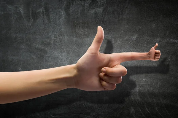 başparmak gösterilen .