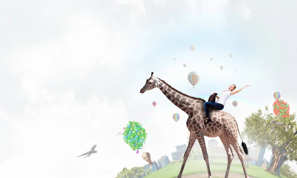 Meisje zadel giraffe. Mixed media — Stockfoto