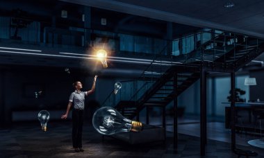 Onun fikirlerini çok parlak. Karışık teknik