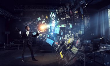 Sihirli gösteren iş adamı. Karışık teknik