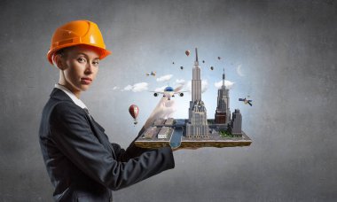 Kadın sunan inşaat projesi. Karışık teknik