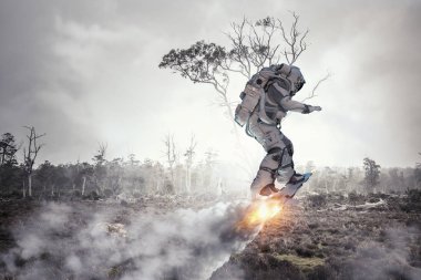 Yönetim Kurulu uçan üzerinde uzay adamı. Karışık teknik