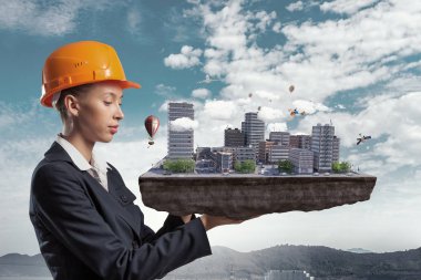 Kadın sunan inşaat projesi. Karışık teknik