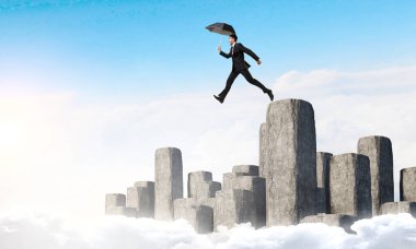 Şemsiye ile zarif bankacı. Karışık teknik