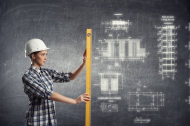 Önlemler alan Oluşturucusu kadın. Karışık teknik