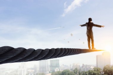 Riskli ve cesur adam. Karışık teknik
