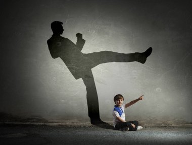 Futbol şampiyonu olacak. Karışık teknik