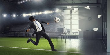 Sanal gerçeklik yaşıyor. Karışık teknik