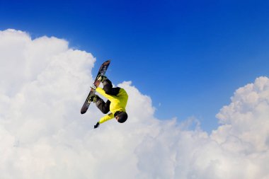 snowboard yaparken atlama