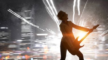 Rock gitar kızla. Karışık teknik