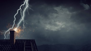 Dramatik hava arka plan. Karışık teknik