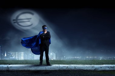 Güçlü ve kuvvetli süper kahraman