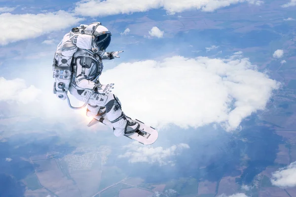 Yönetim Kurulu uçan üzerinde uzay adamı. Karışık teknik