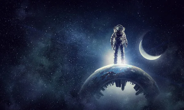 Astronot Gezgini'nde gökyüzü. Karışık teknik