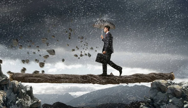 Herhangi bir sorun karşısında kararlı. Karışık teknik