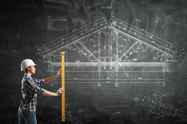 Önlemler alan Oluşturucusu kadın. Karışık teknik