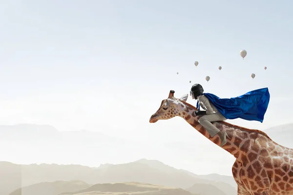 Holka sedla žirafa. Kombinovaná technika — Stock fotografie