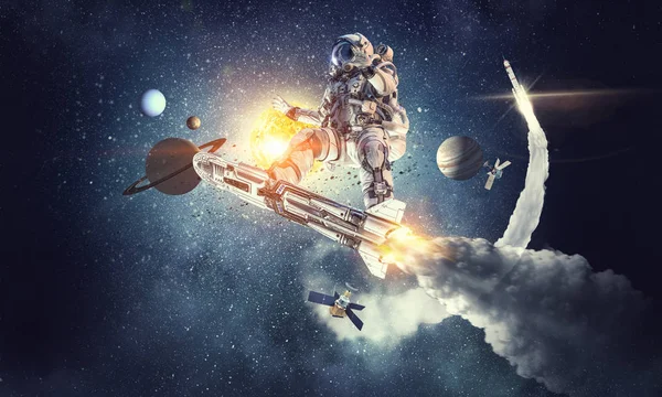 Yönetim Kurulu uçan üzerinde uzay adamı. Karışık teknik