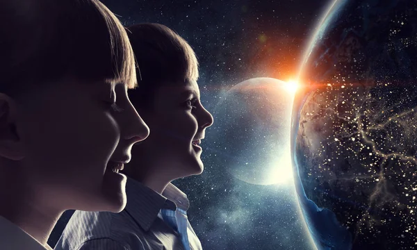 Bu büyük dünya keşfetmek. Karışık teknik