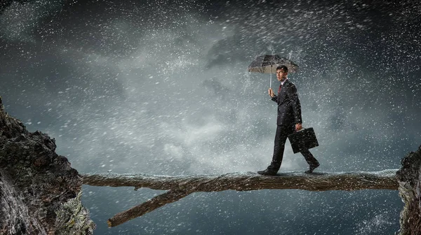 Herhangi bir sorun karşısında kararlı. Karışık teknik