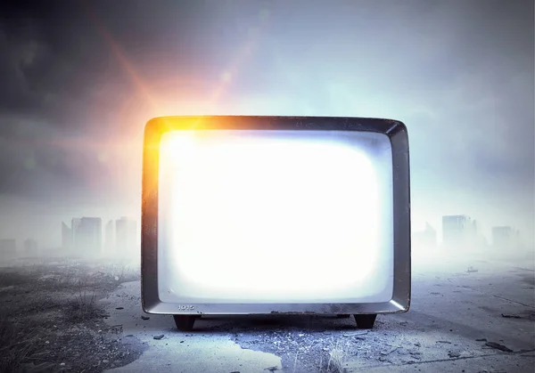 Παλιά τηλεόραση οθόνη. Μικτή τεχνική — Φωτογραφία Αρχείου