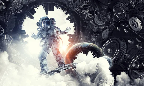 Yönetim Kurulu uçan üzerinde uzay adamı. Karışık teknik