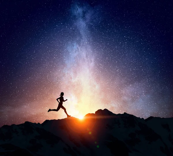 Geceleri çalışan koşucu. Karışık teknik