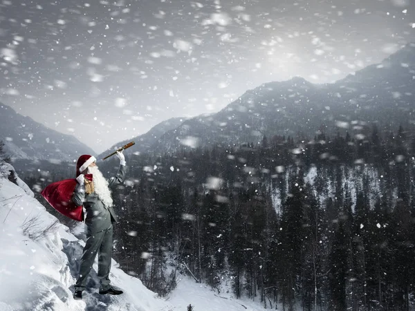 Santa looking for the way. Mixed media — Stock Photo, Image