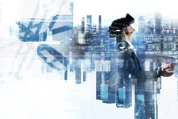 Sanal gerçeklik yaşıyor. Karışık teknik