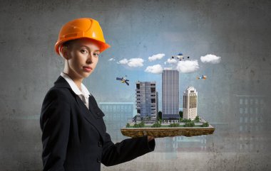 Kadın sunan inşaat projesi. Karışık teknik